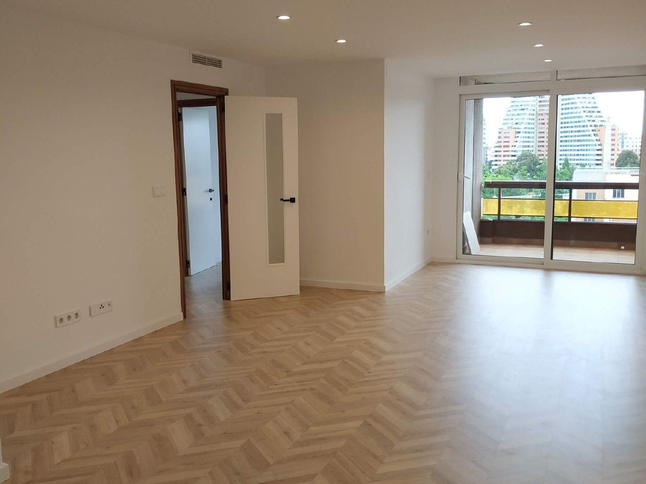 3-Bedroom Apartment for Rent in Valencia photo 2 of 8