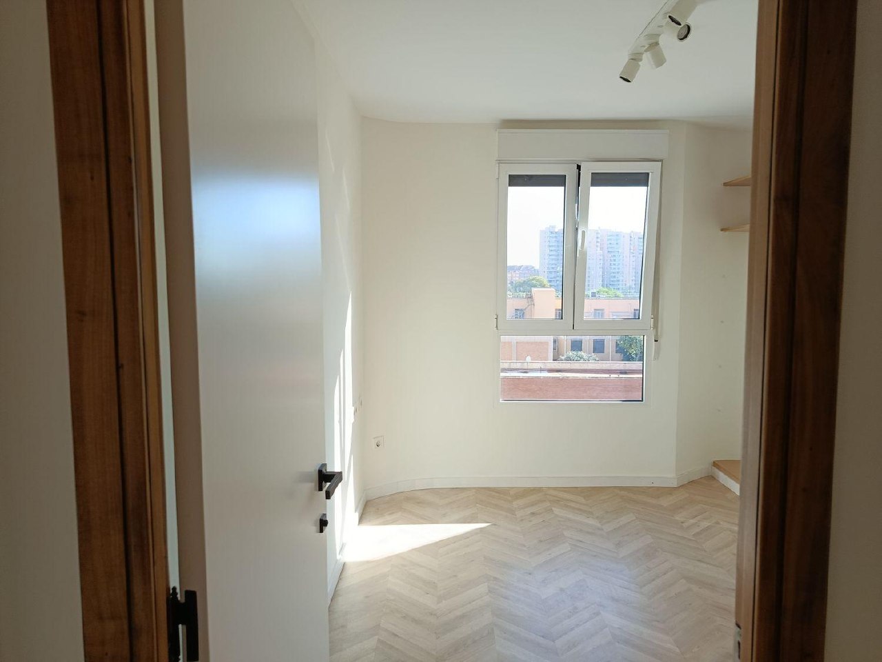 3-Bedroom Apartment for Rent in Valencia photo 4 of 8