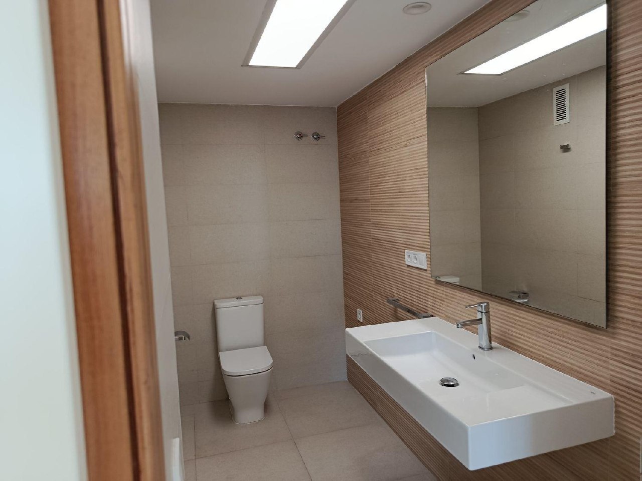 3-Bedroom Apartment for Rent in Valencia photo 7 of 8