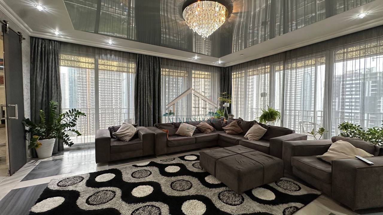 4-Bedroom Apartment Near the Sea photo 1 of 6