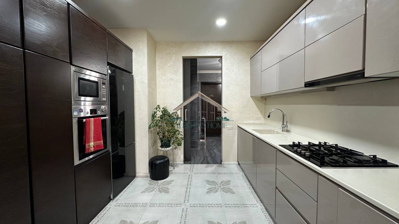 4-Bedroom Apartment Near the Sea photo 2 of 6