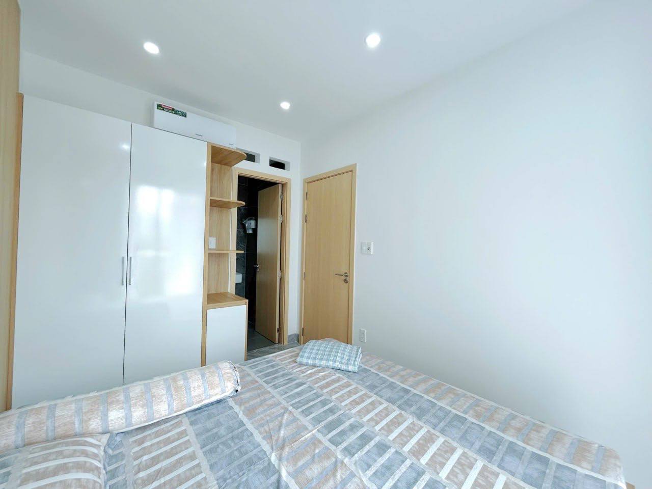 Elegant 1-Bedroom Apartment Near the Beach photo 4 of 8