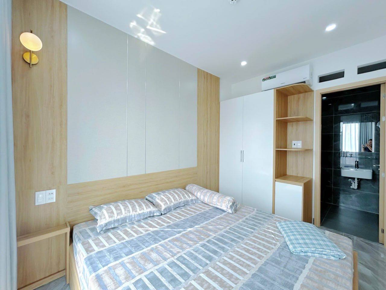 Elegant 1-Bedroom Apartment Near the Beach photo 5 of 8
