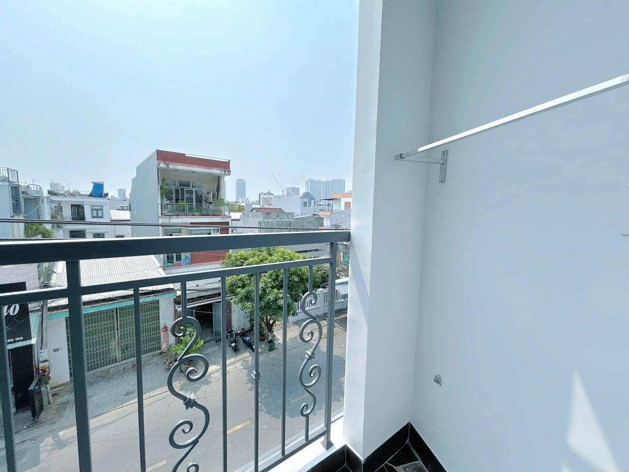 Elegant 1-Bedroom Apartment Near the Beach photo 7 of 8