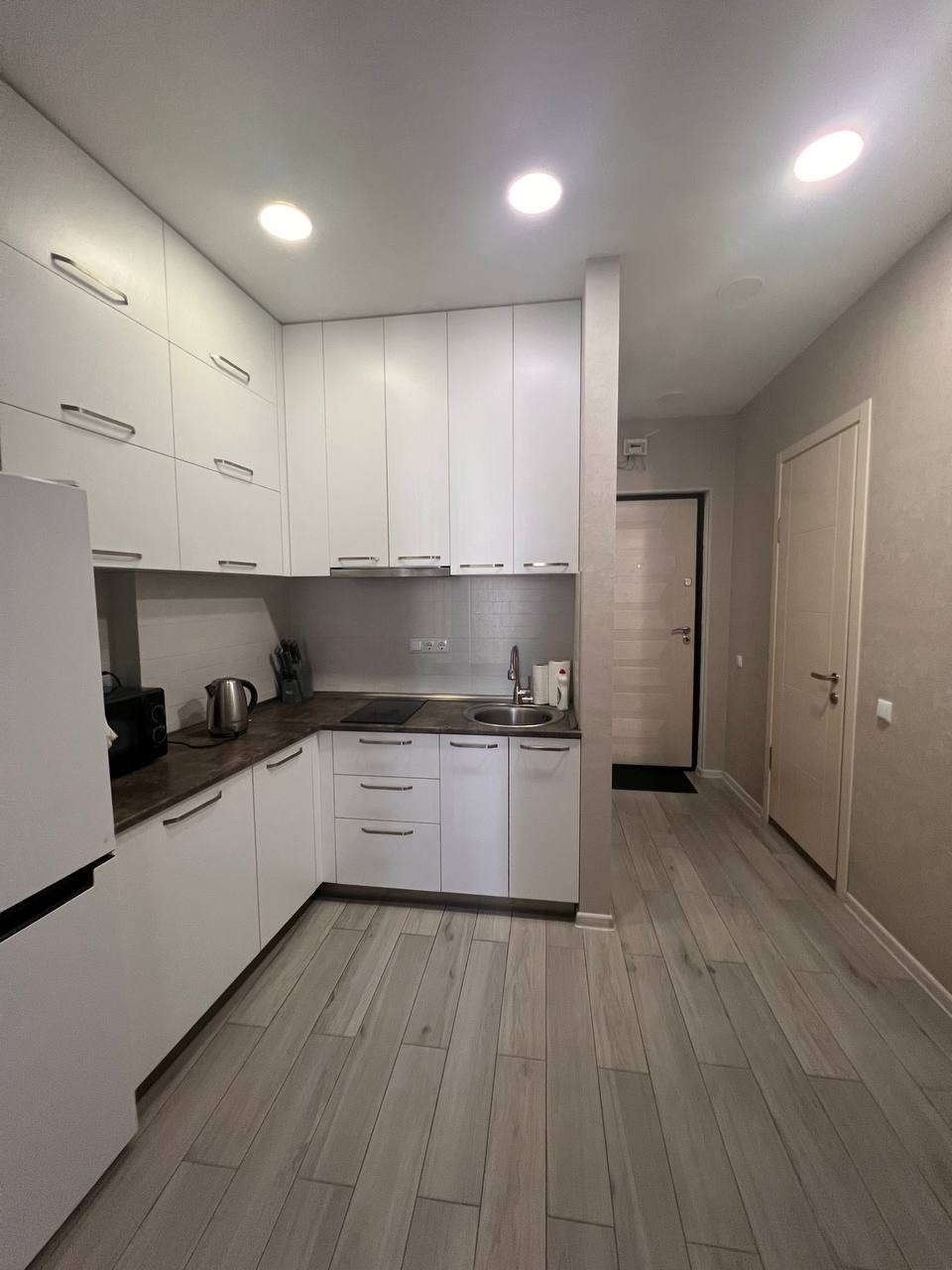 Furnished 1-Bedroom Apartment in Justice District photo 1 of 6