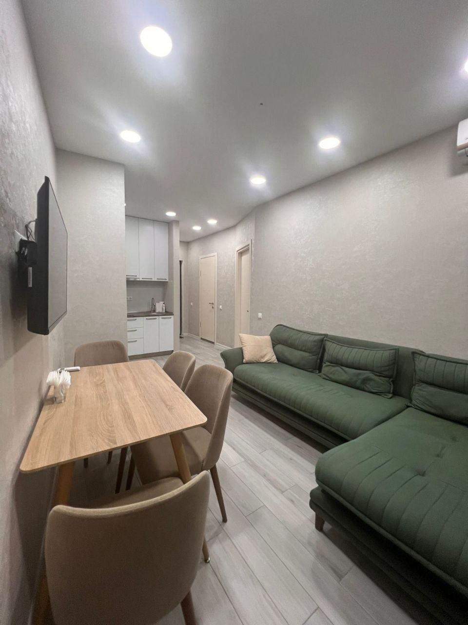 Furnished 1-Bedroom Apartment in Justice District photo 5 of 6