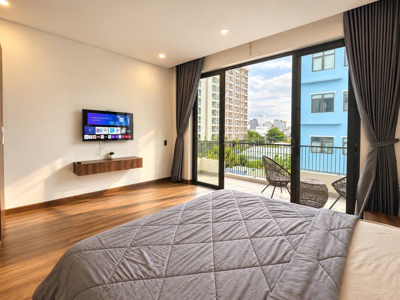 1-Bedroom Apartment in Khue My Dong photo 1 of 7