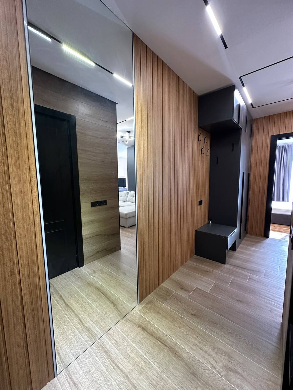 3-комнатная квартира с двумя спальнями возле Metro City photo 3 of 8