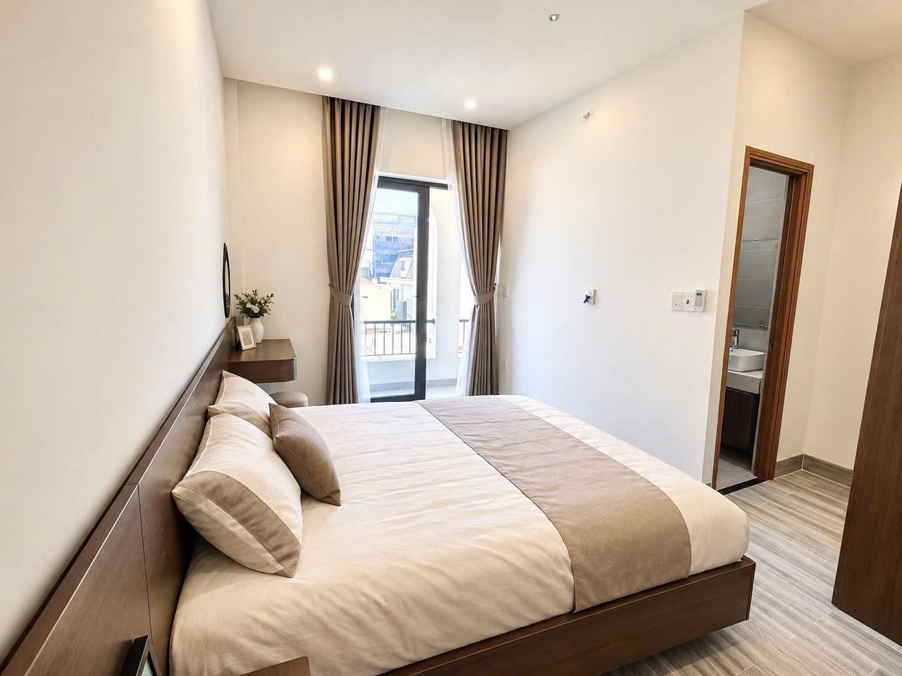 2-Bedroom Penthouse Apartment for Rent in Son Tra photo 2 of 7
