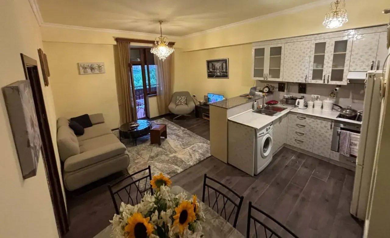 Furnished 3-Room Apartment in Davtashen photo 3 of 8