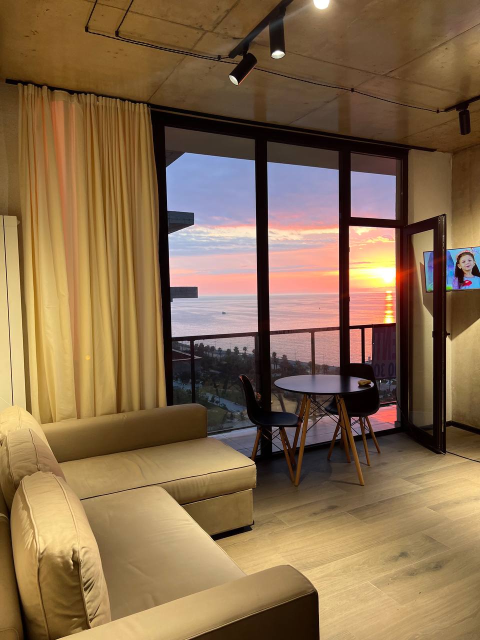 One-Bedroom Apartment Near the Sea photo 2 of 8