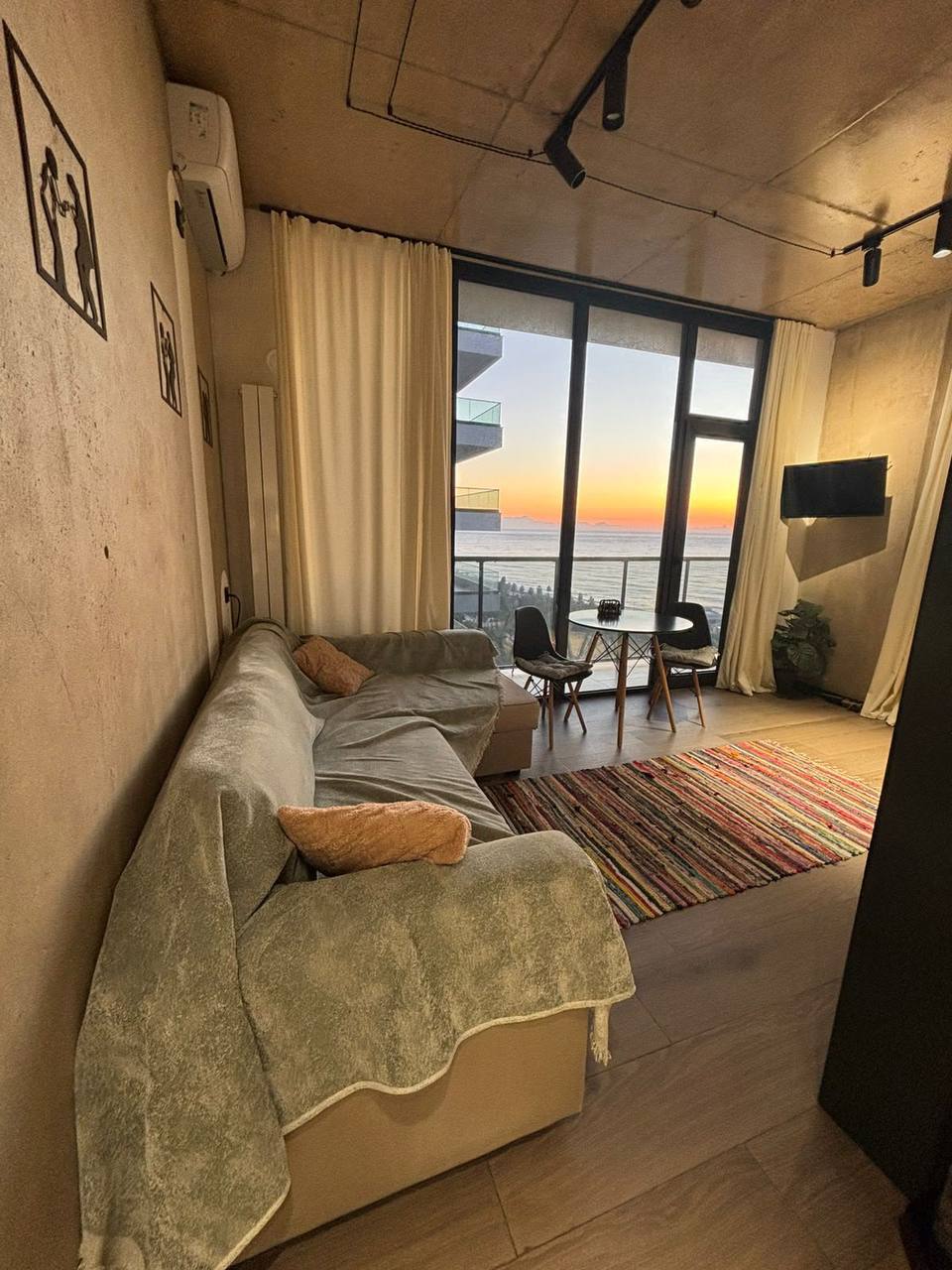 One-Bedroom Apartment Near the Sea photo 3 of 8