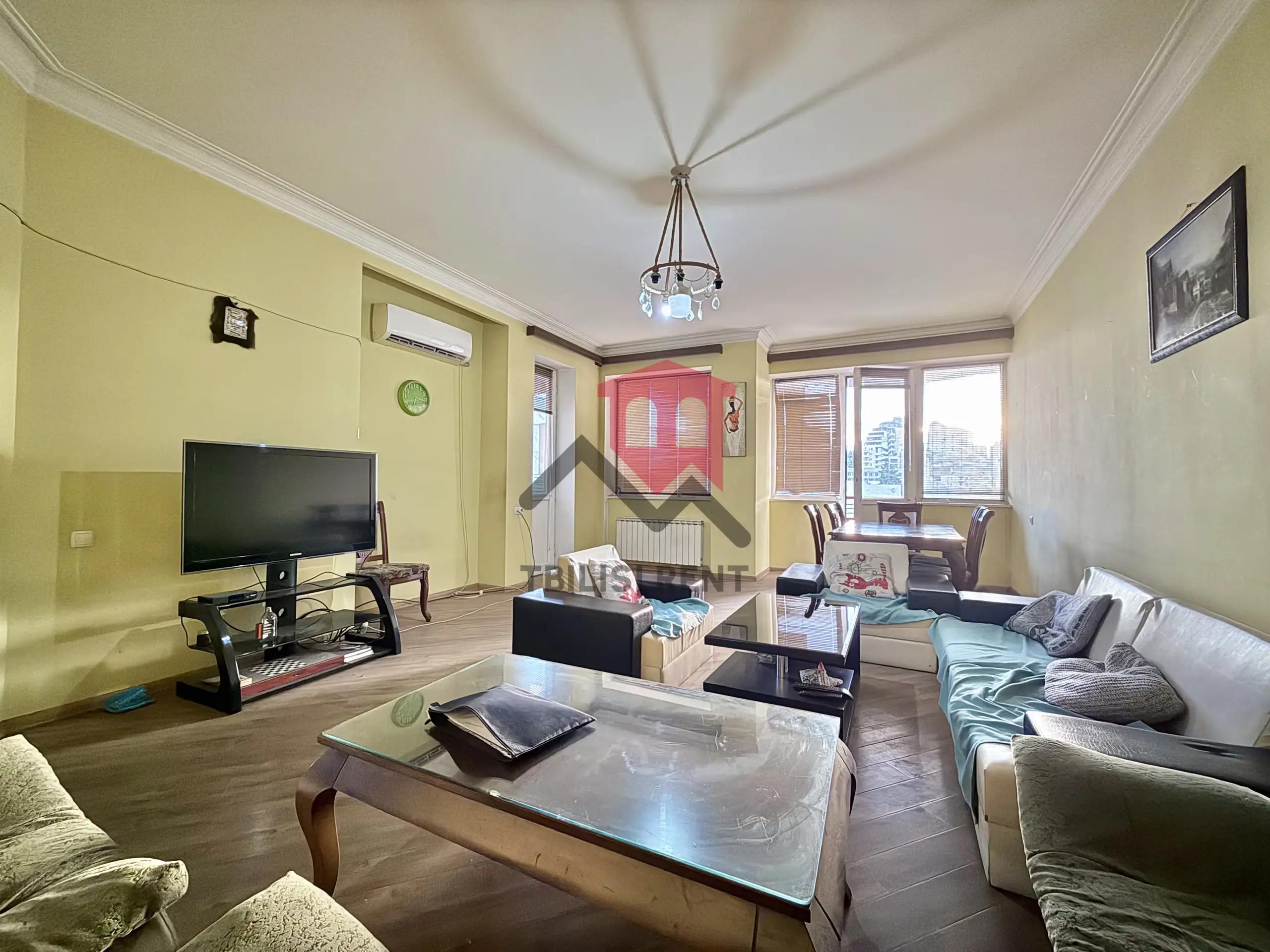 Spacious 3-Bedroom Apartment Near Sports Palace photo 1 of 8