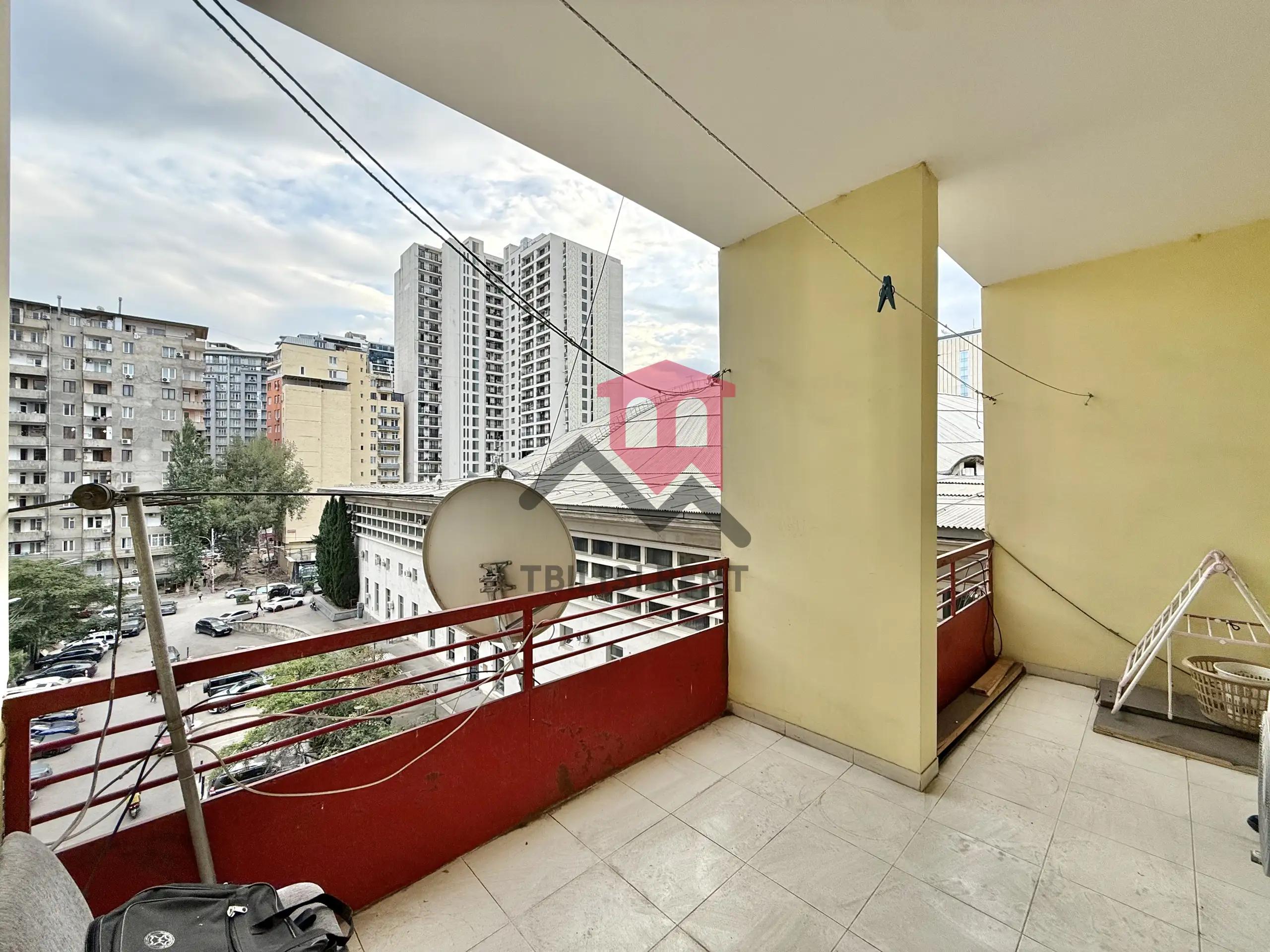 Spacious 3-Bedroom Apartment Near Sports Palace photo 2 of 8