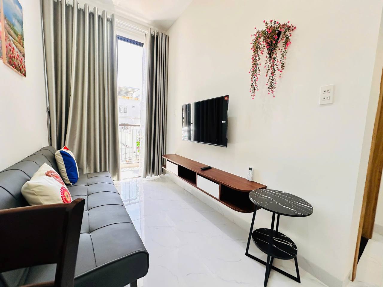 Furnished 1-Bedroom Apartment in Son Tra photo 1 of 8