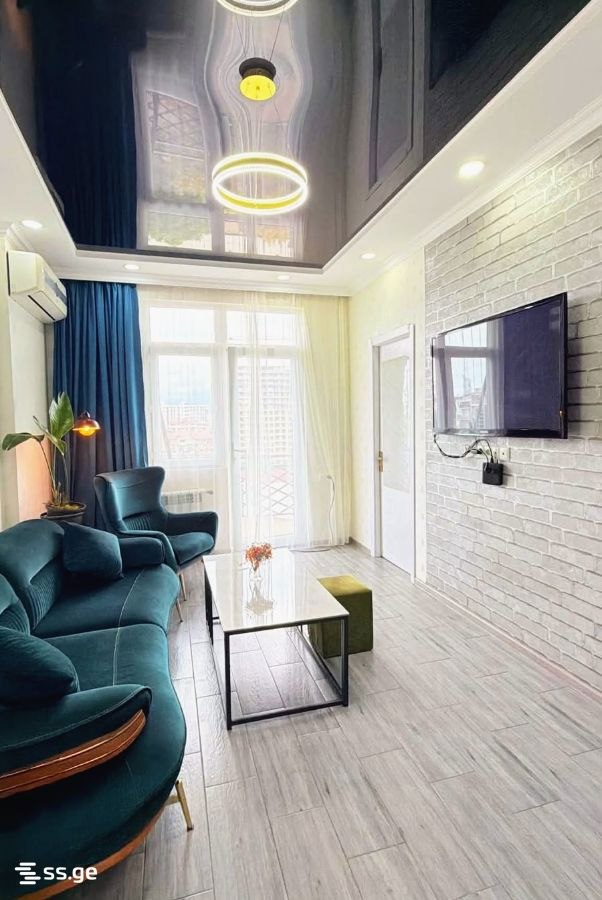 3-Room Apartment for Rent in Batumi photo 2 of 8