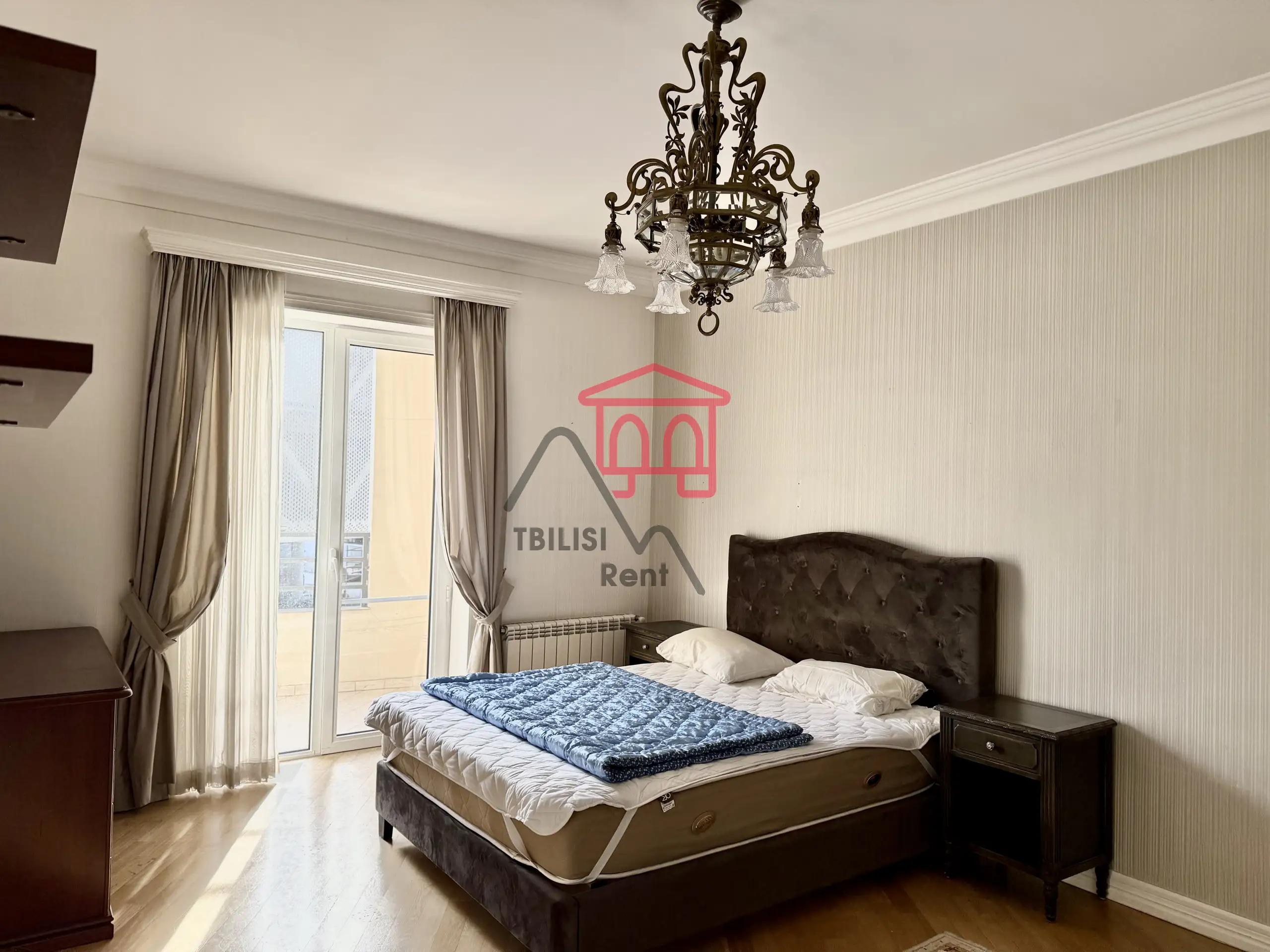 Spacious 4-Bedroom Apartment in Vake photo 8 of 8
