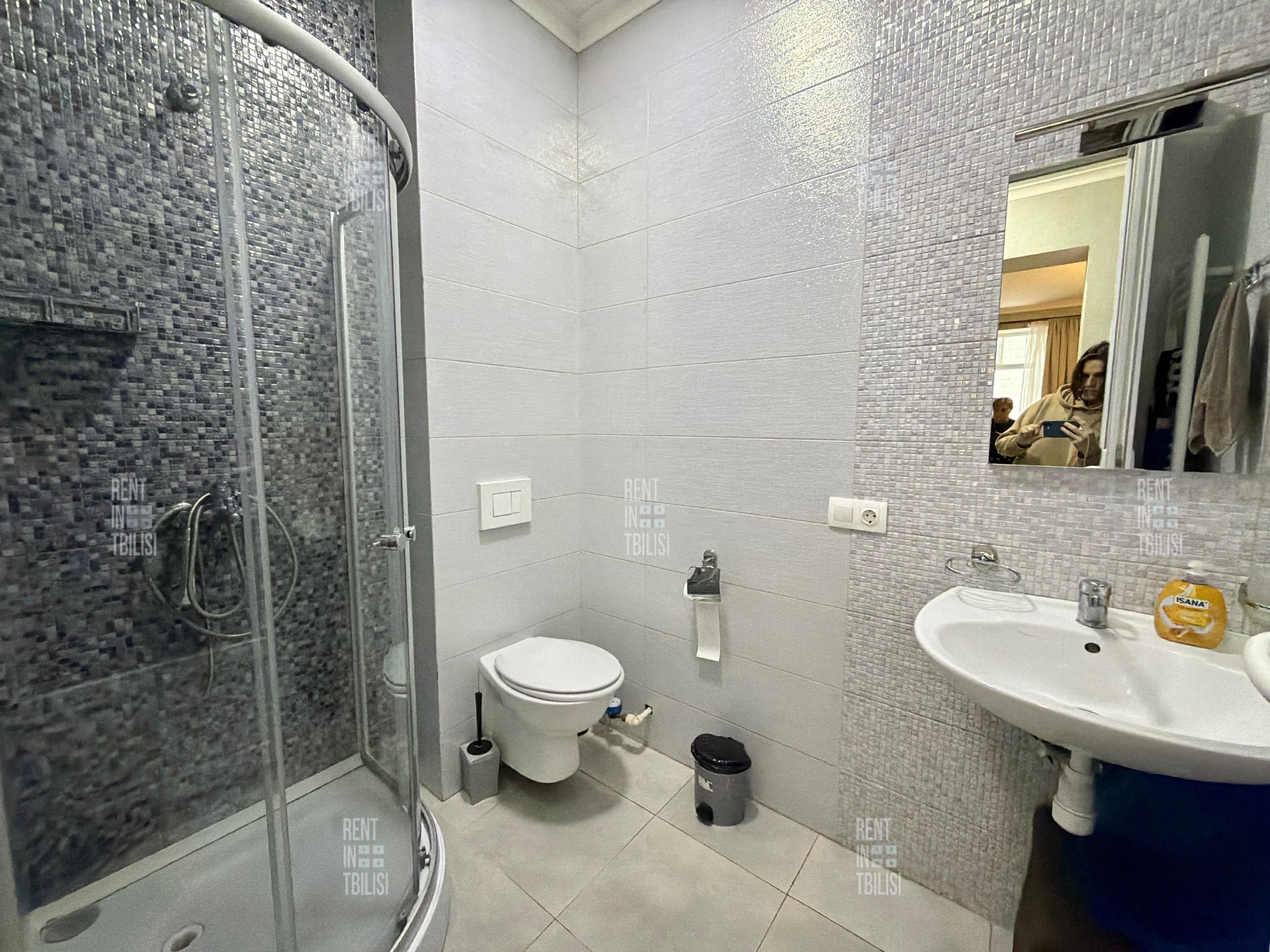 One-Bedroom Apartment in Vake photo 8 of 8