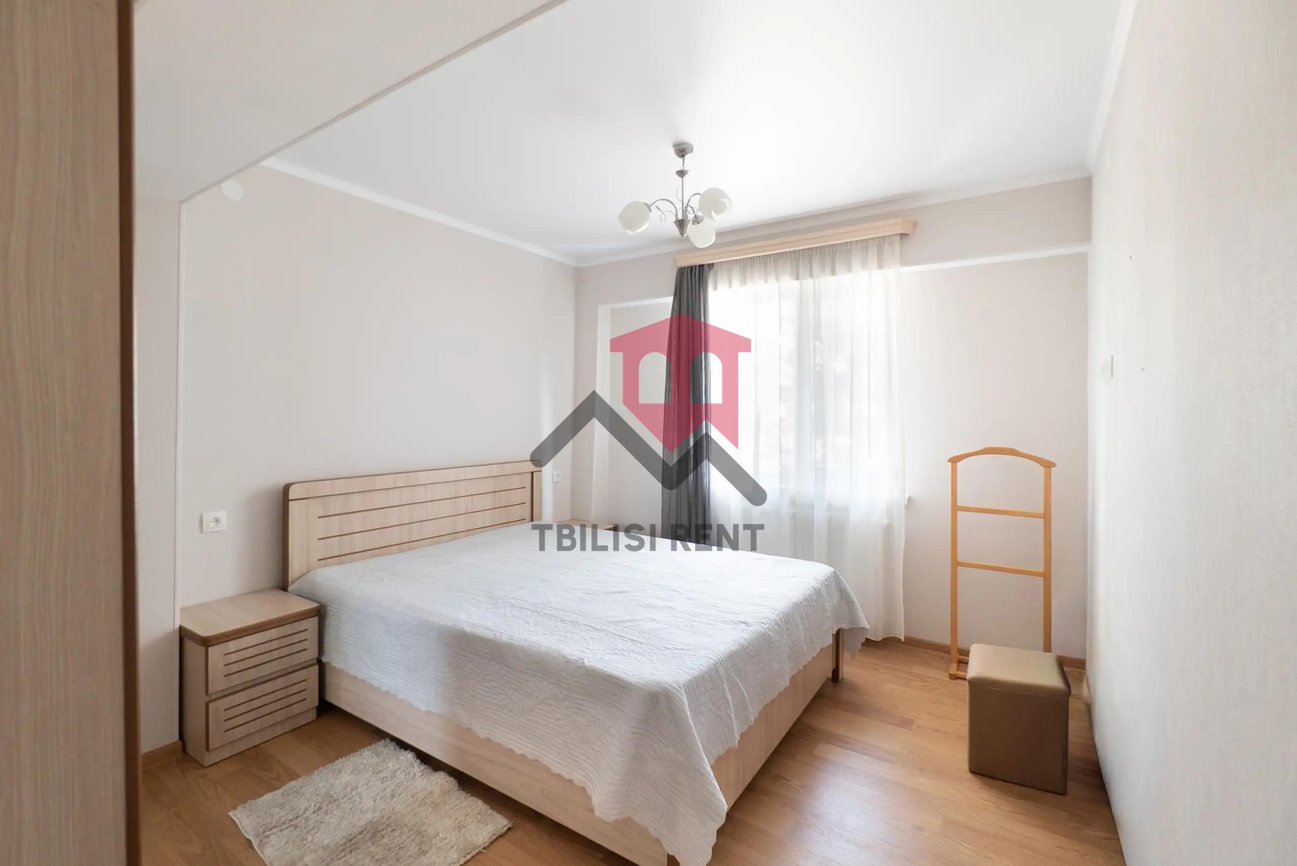 Spacious 3-Bedroom Apartment in Digomi Massif photo 3 of 8