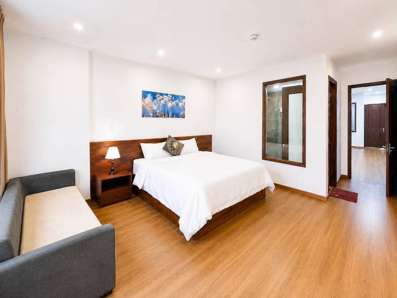 Spacious 1-Bedroom Apartment Near the Sea photo 3 of 5