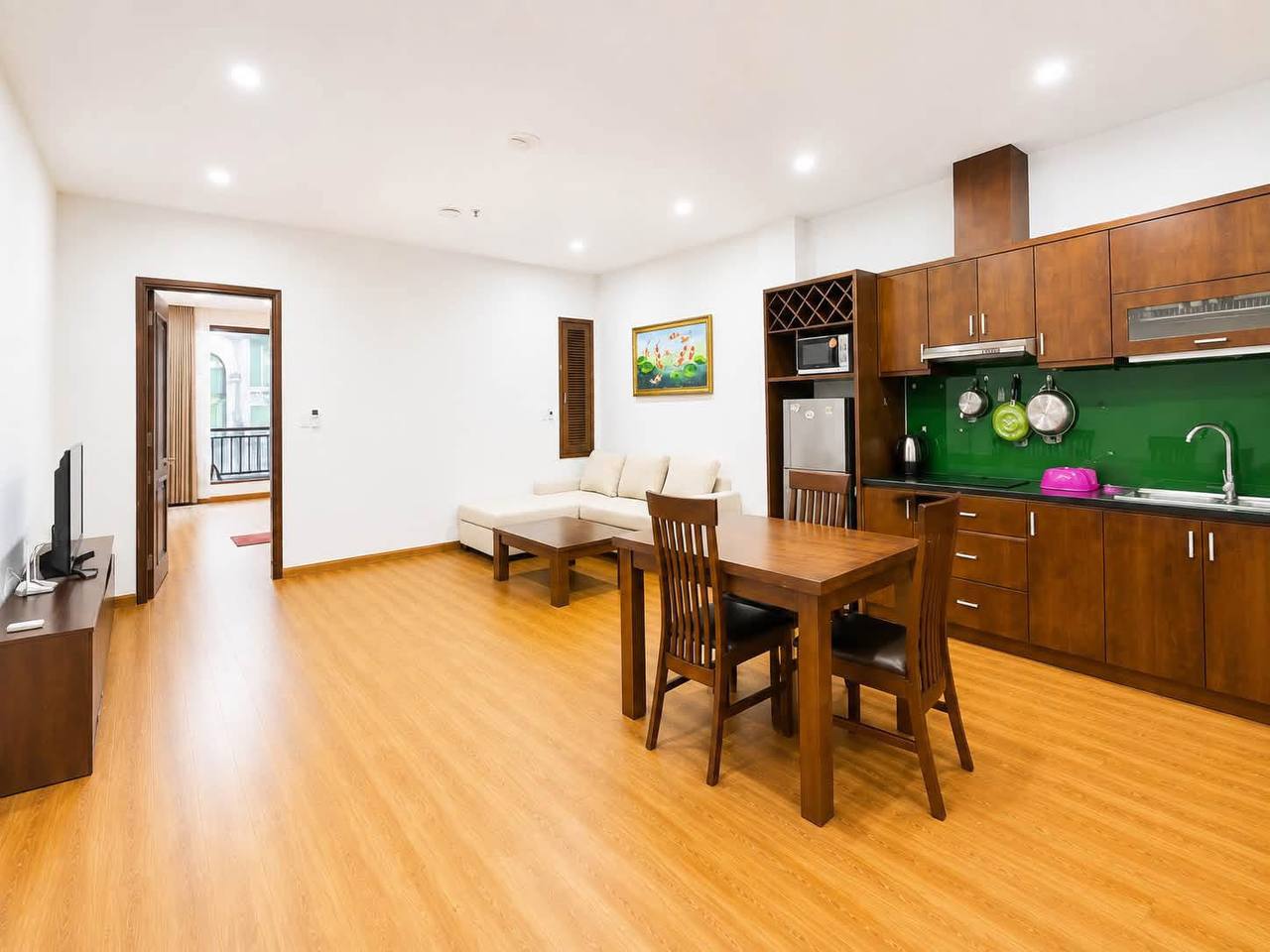 Spacious 1-Bedroom Apartment Near the Sea photo 4 of 5