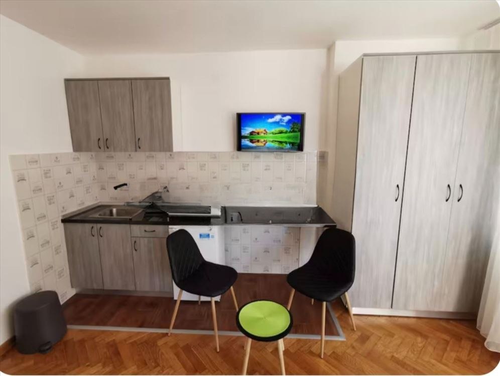 Furnished One-Bedroom Apartment in Stari Grad photo 2 of 8