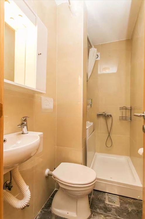 Furnished One-Bedroom Apartment in Stari Grad photo 4 of 8