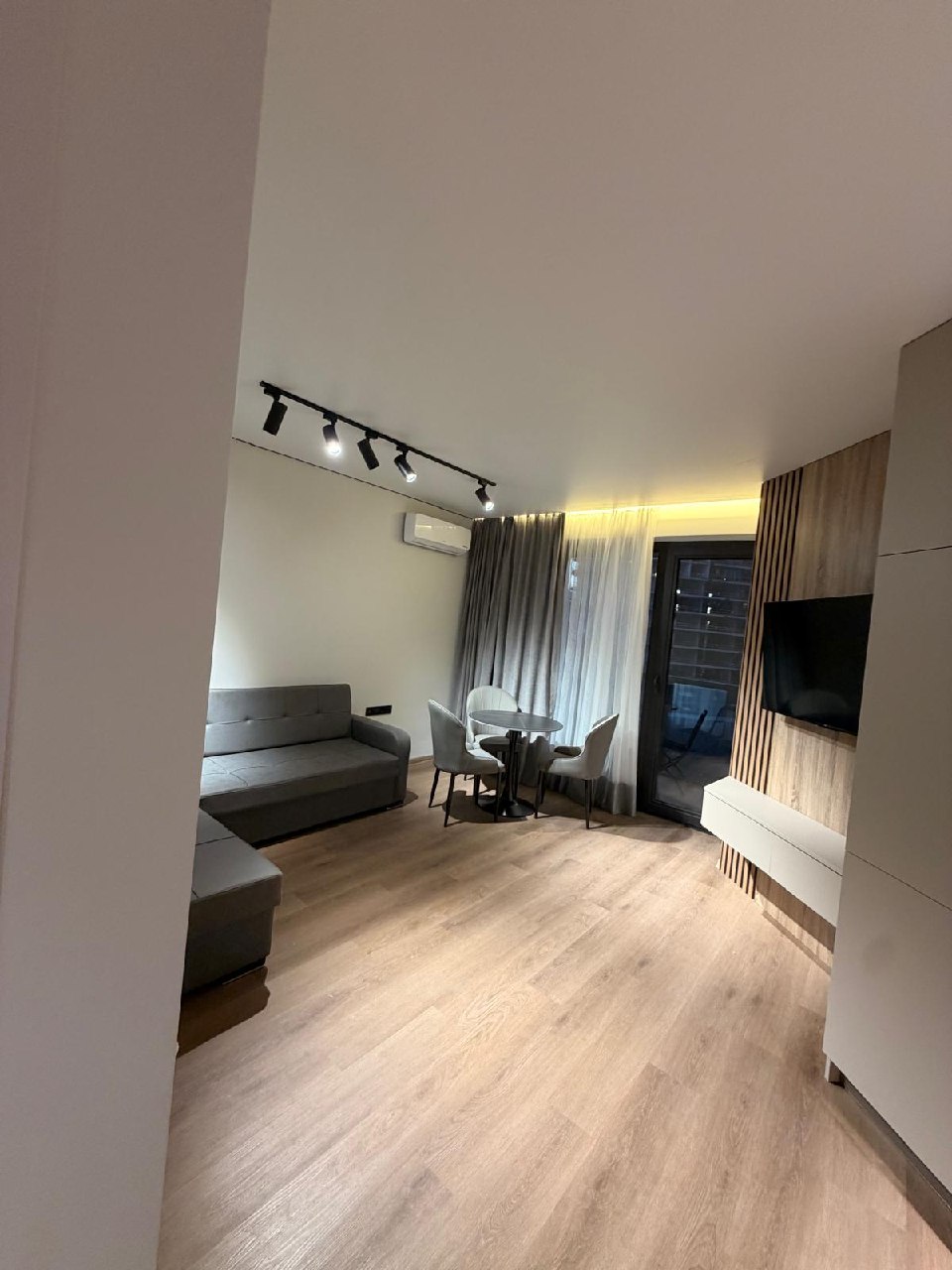 Newly Renovated 1-Bedroom Apartment in Blue Sky Tower photo 1 of 6