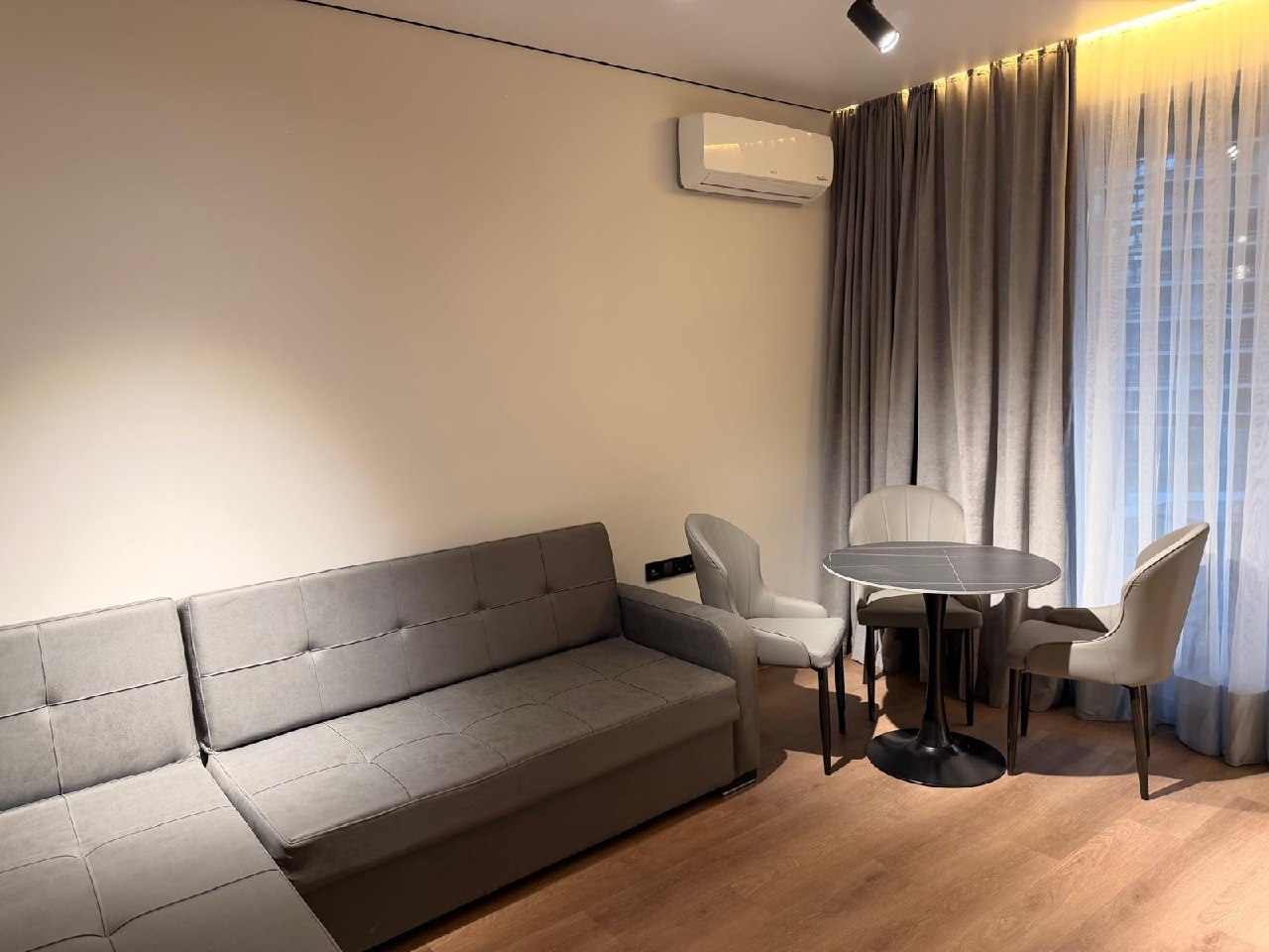 Newly Renovated 1-Bedroom Apartment in Blue Sky Tower photo 3 of 6