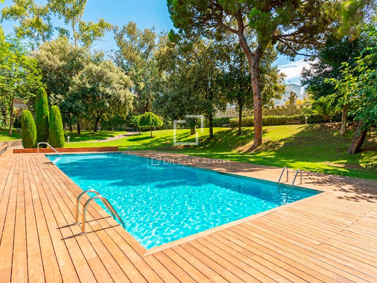 Unfurnished 2-Bedroom Apartment in Sant Gervasi