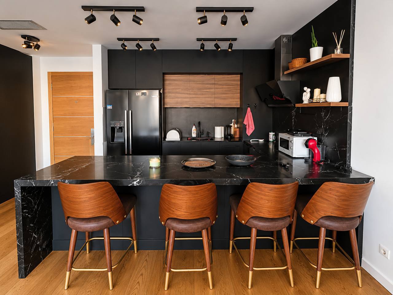 Two-Bedroom Apartment in Skyline photo 3 of 8