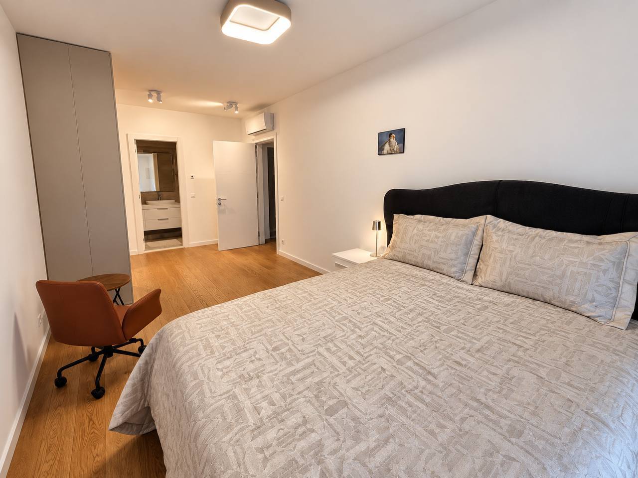 Two-Bedroom Apartment in Skyline photo 4 of 8