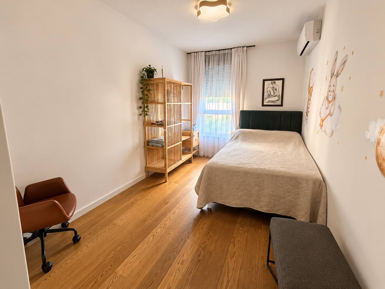 Two-Bedroom Apartment in Skyline photo 5 of 8