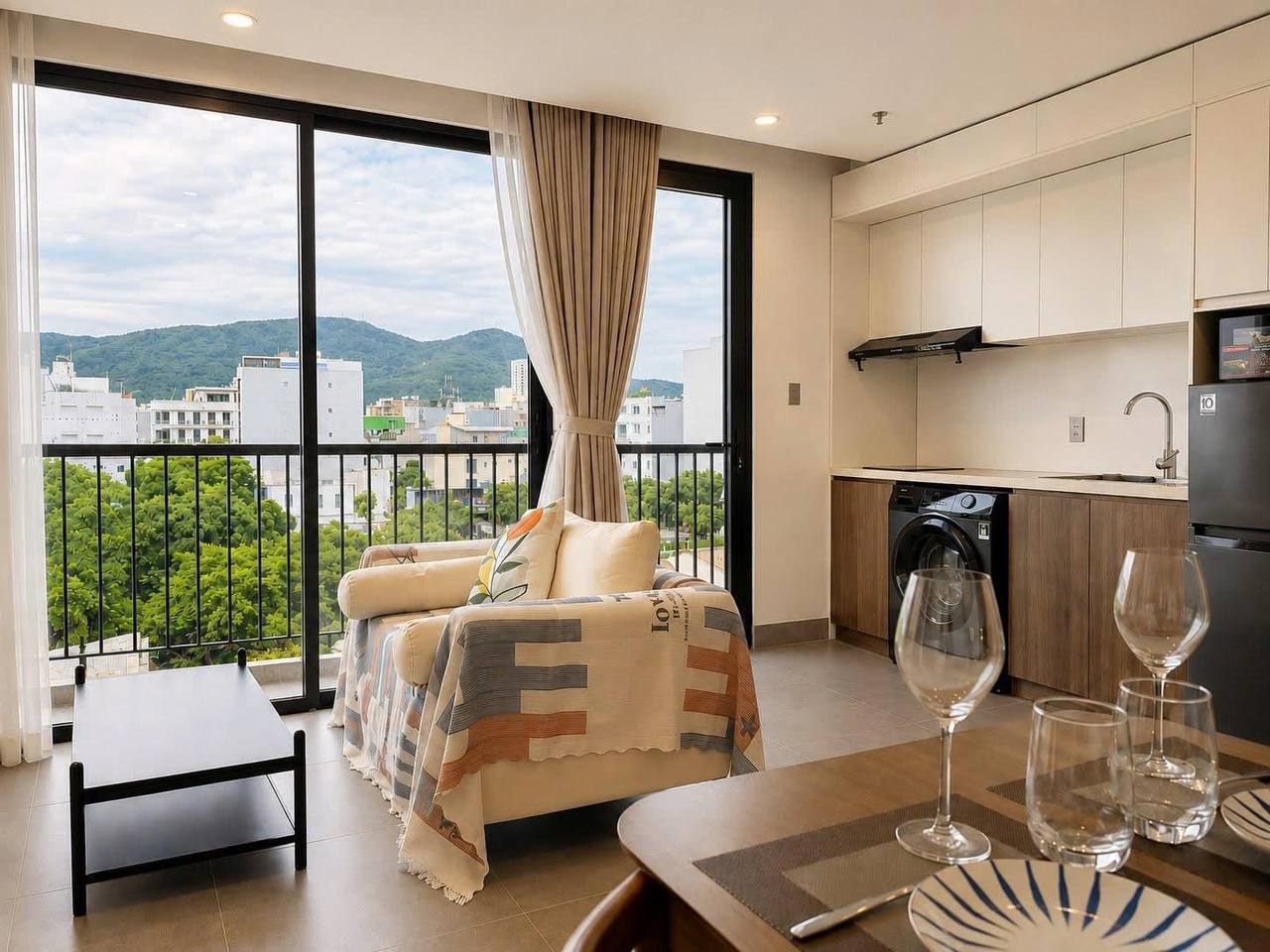 2-Bedroom Apartment in Son Tra photo 2 of 8