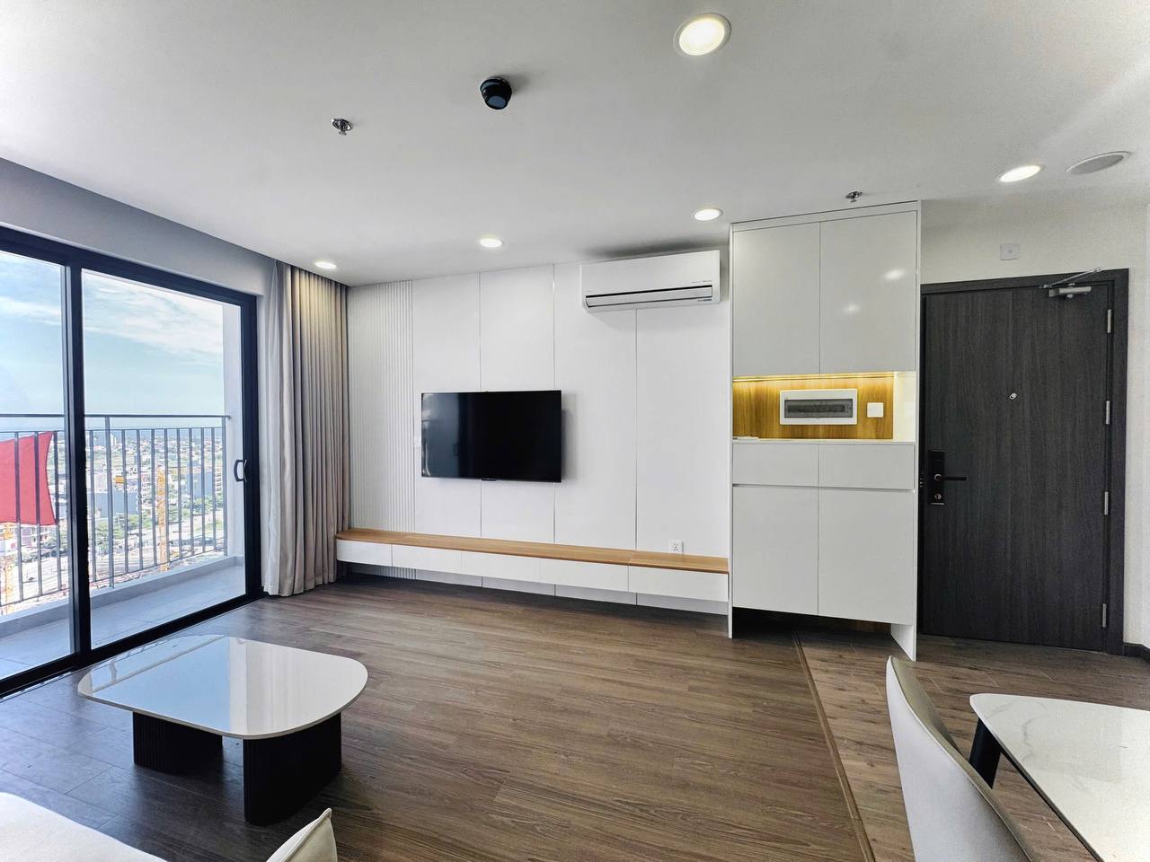 2-Bedroom Apartment for Rent at FPT Plaza 3 photo 2 of 8