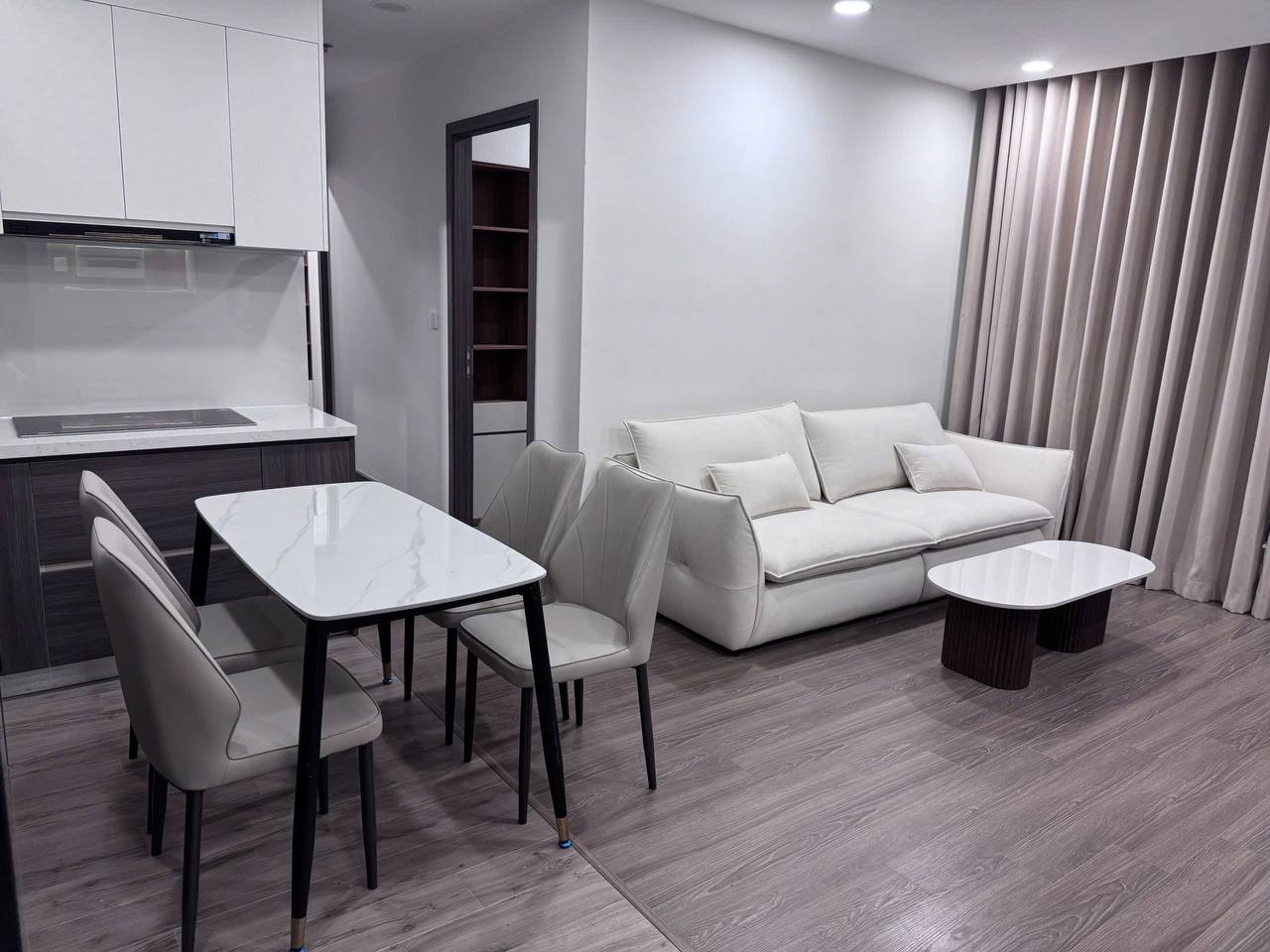 2-Bedroom Apartment for Rent at FPT Plaza 3 photo 3 of 8