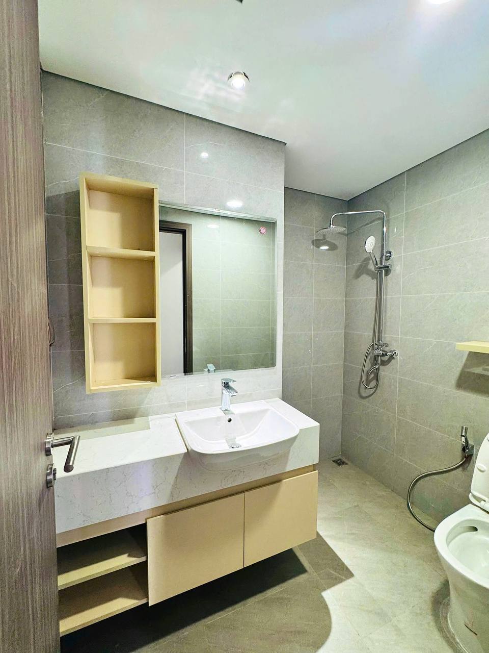 2-Bedroom Apartment for Rent at FPT Plaza 3 photo 8 of 8