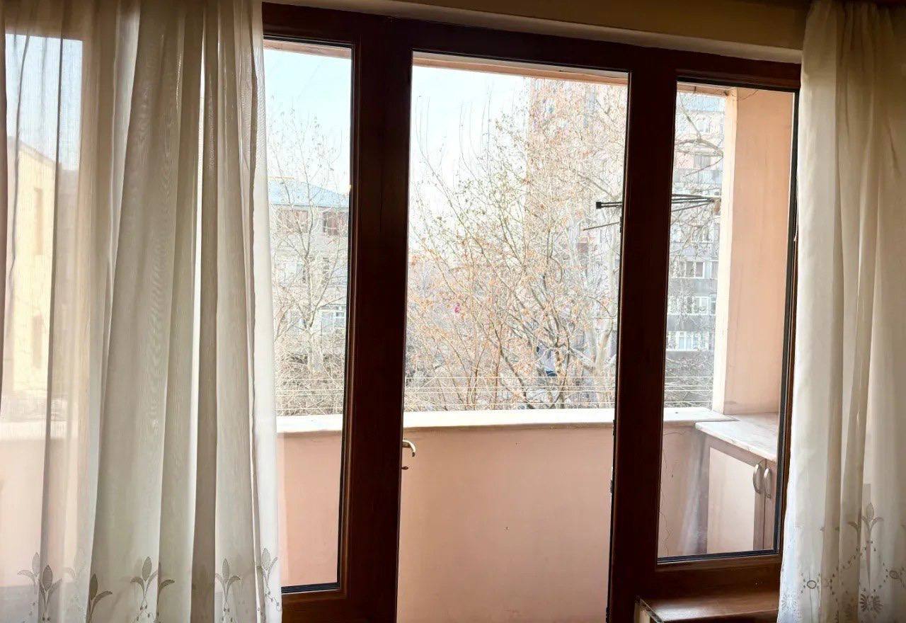 Cozy Furnished Two-Bedroom Apartment in Kentron photo 6 of 8
