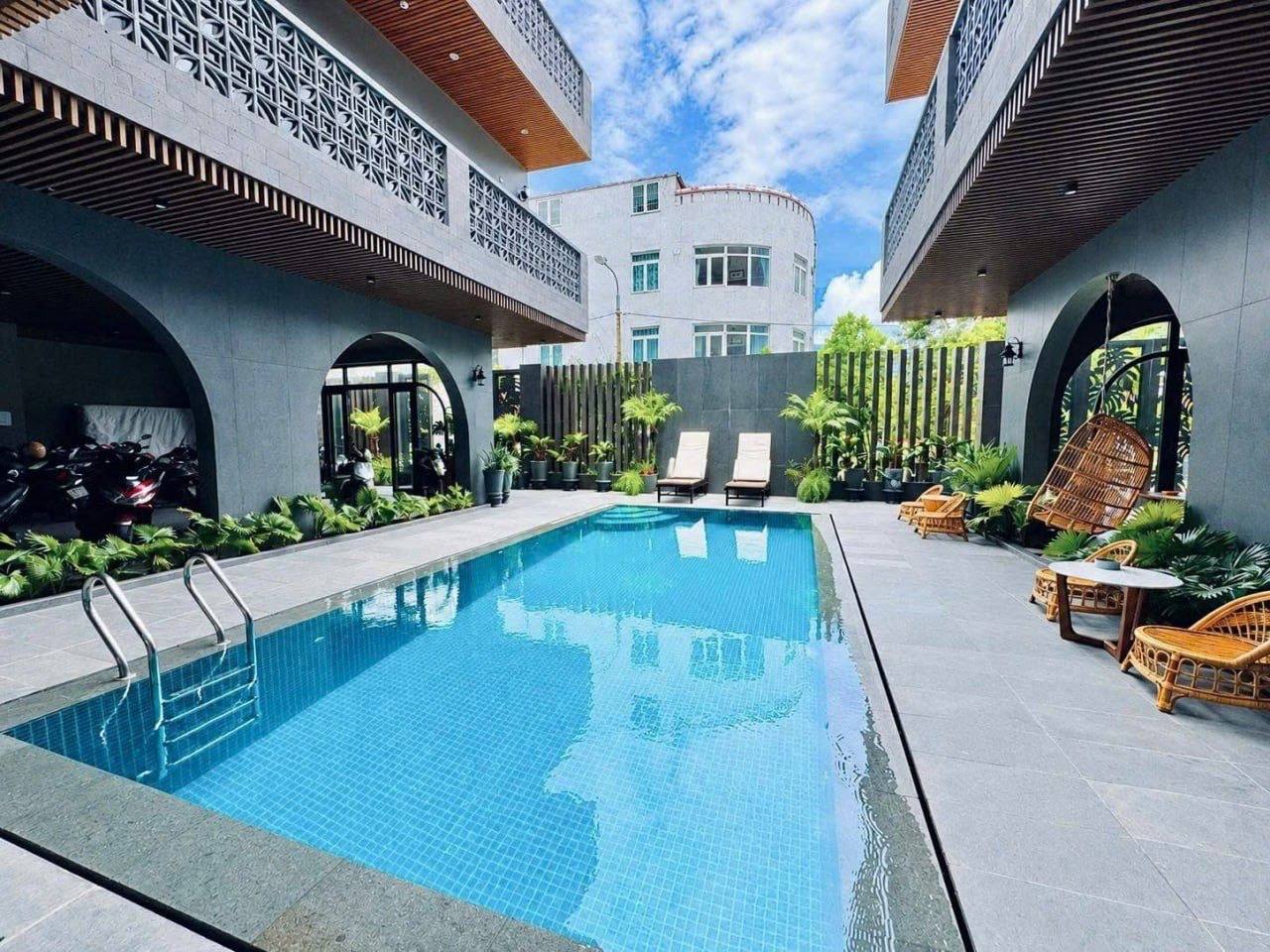 Panoramic 1-Bedroom Penthouse with Pool and Balcony photo 2 of 8