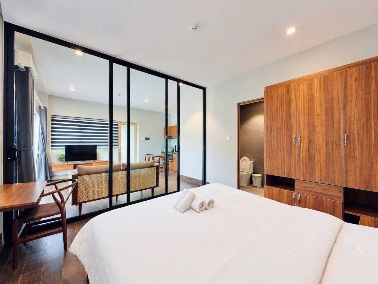Panoramic 1-Bedroom Penthouse with Pool and Balcony photo 6 of 8