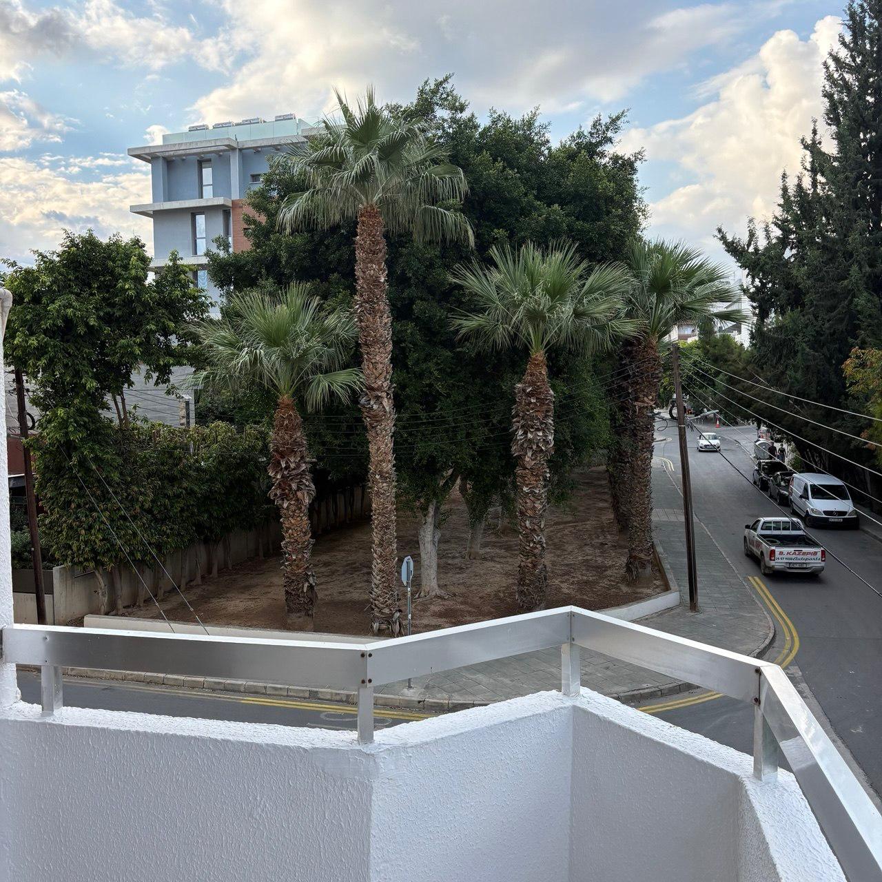 Furnished 1-Bedroom Apartment in Neapolis photo 1 of 8
