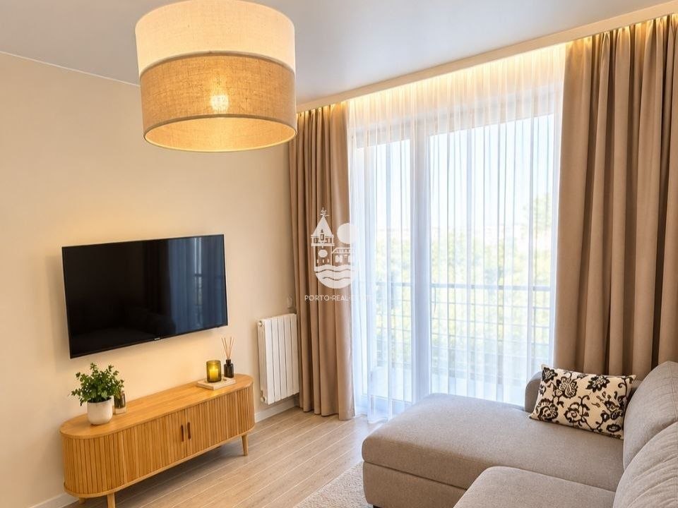 2-Bedroom Apartment in Black Sea Tower photo 2 of 6