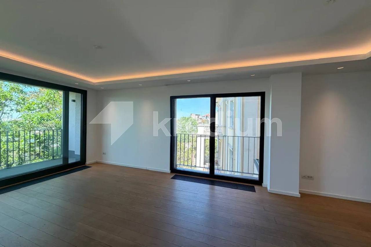 Spacious 3-Bedroom Apartment with Parking photo 2 of 7
