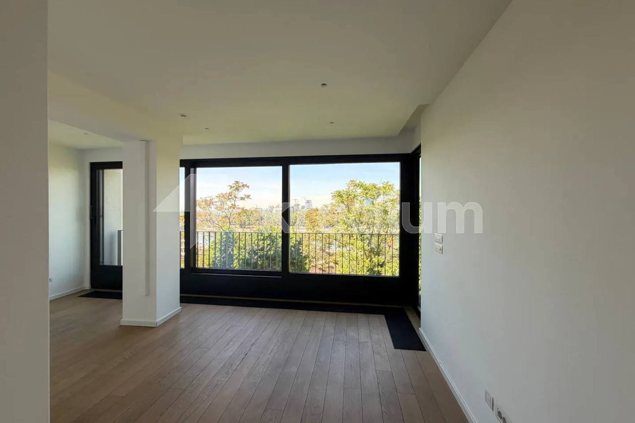 Spacious 3-Bedroom Apartment with Parking photo 4 of 7