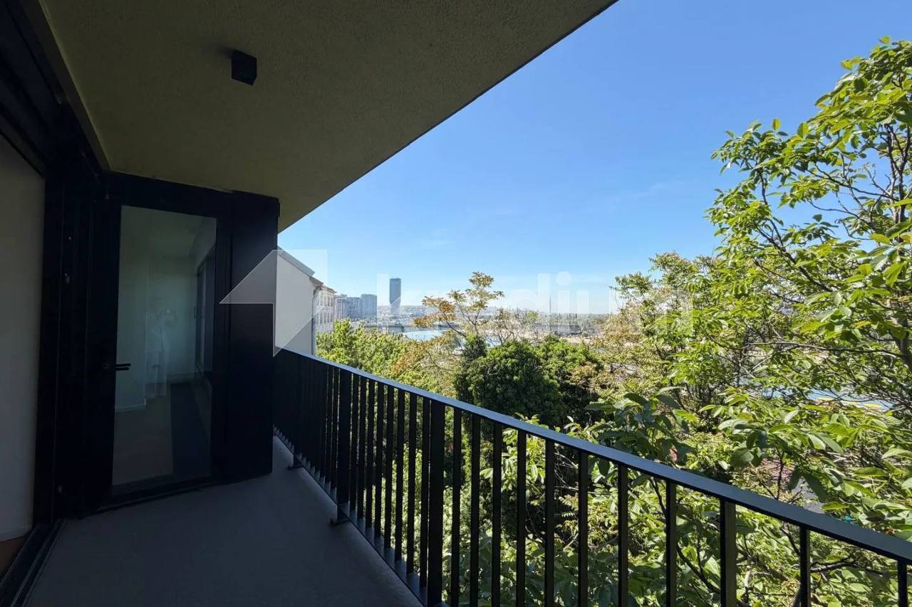 Spacious 3-Bedroom Apartment with Parking photo 7 of 7