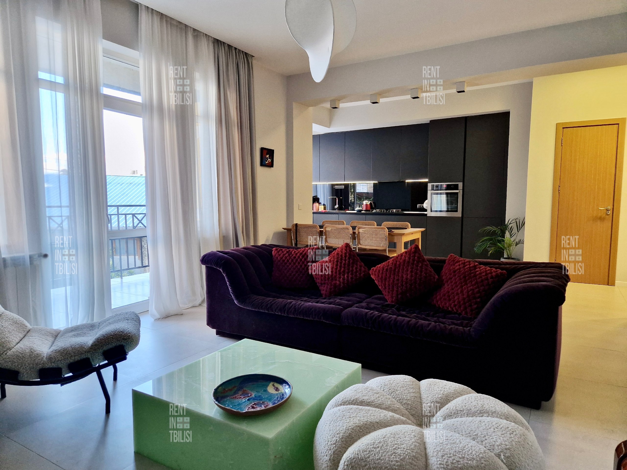 2-Bedroom Apartment in Mtatsminda photo 1 of 8
