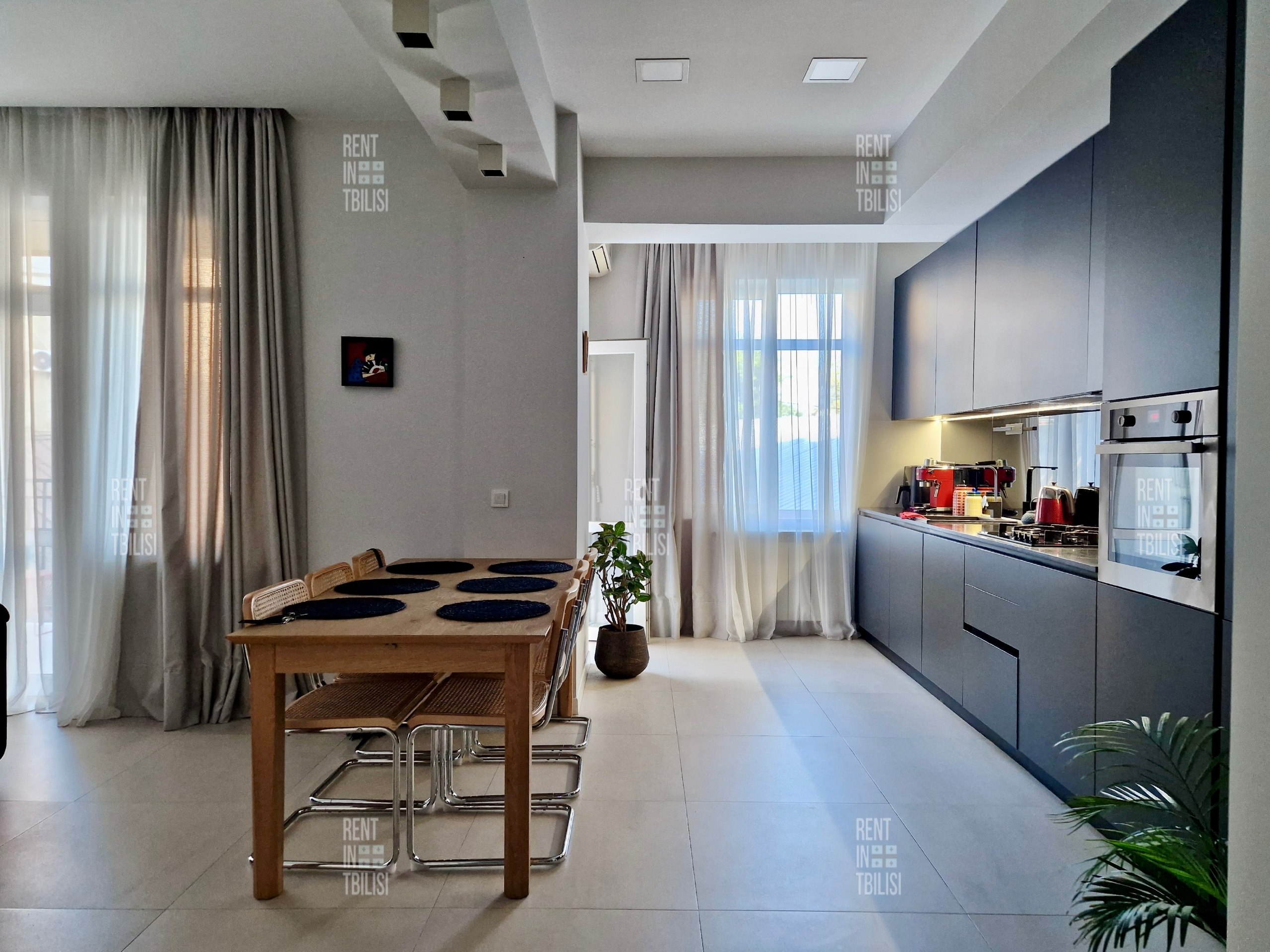 2-Bedroom Apartment in Mtatsminda photo 3 of 8