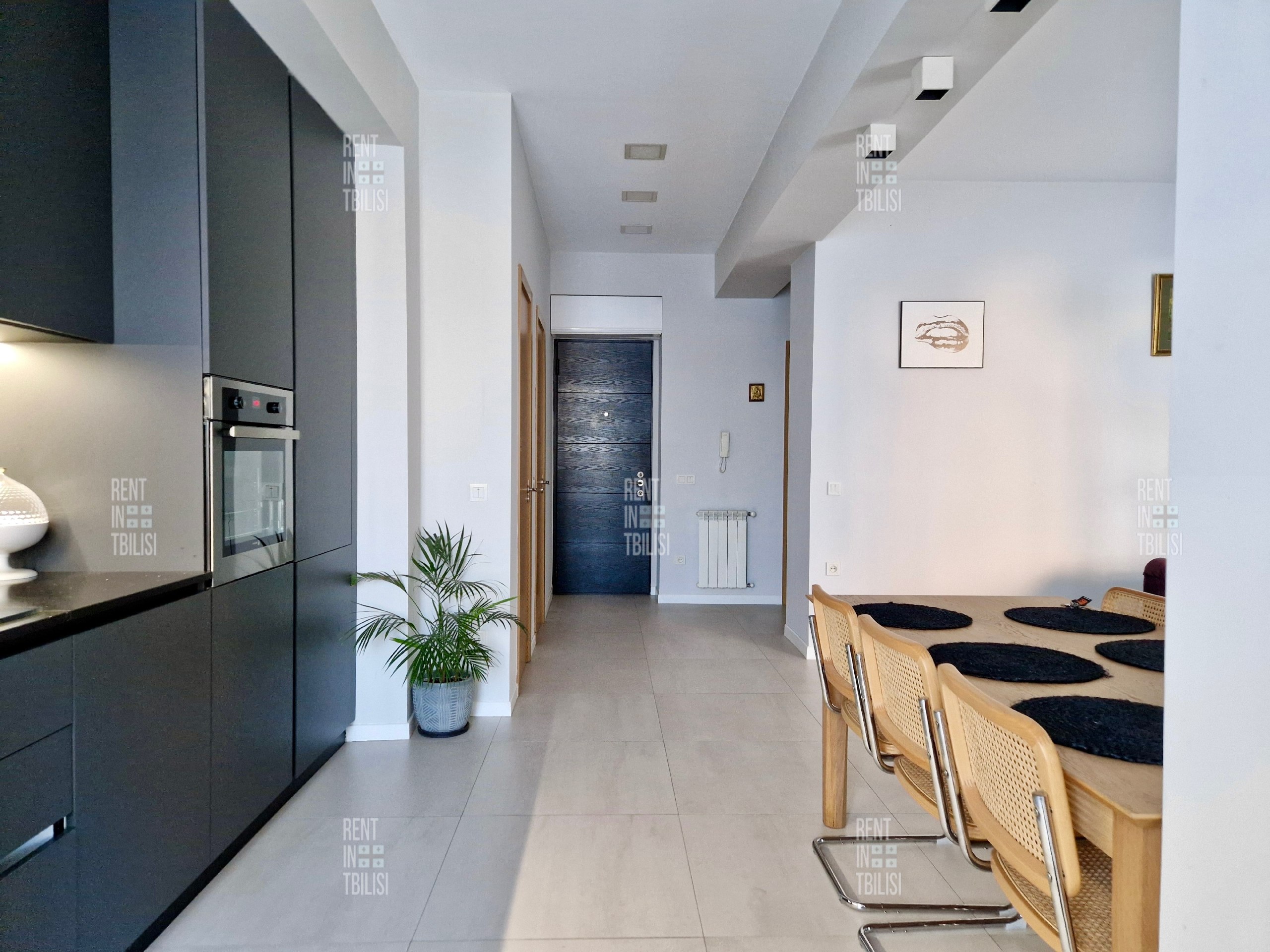 2-Bedroom Apartment in Mtatsminda photo 4 of 8