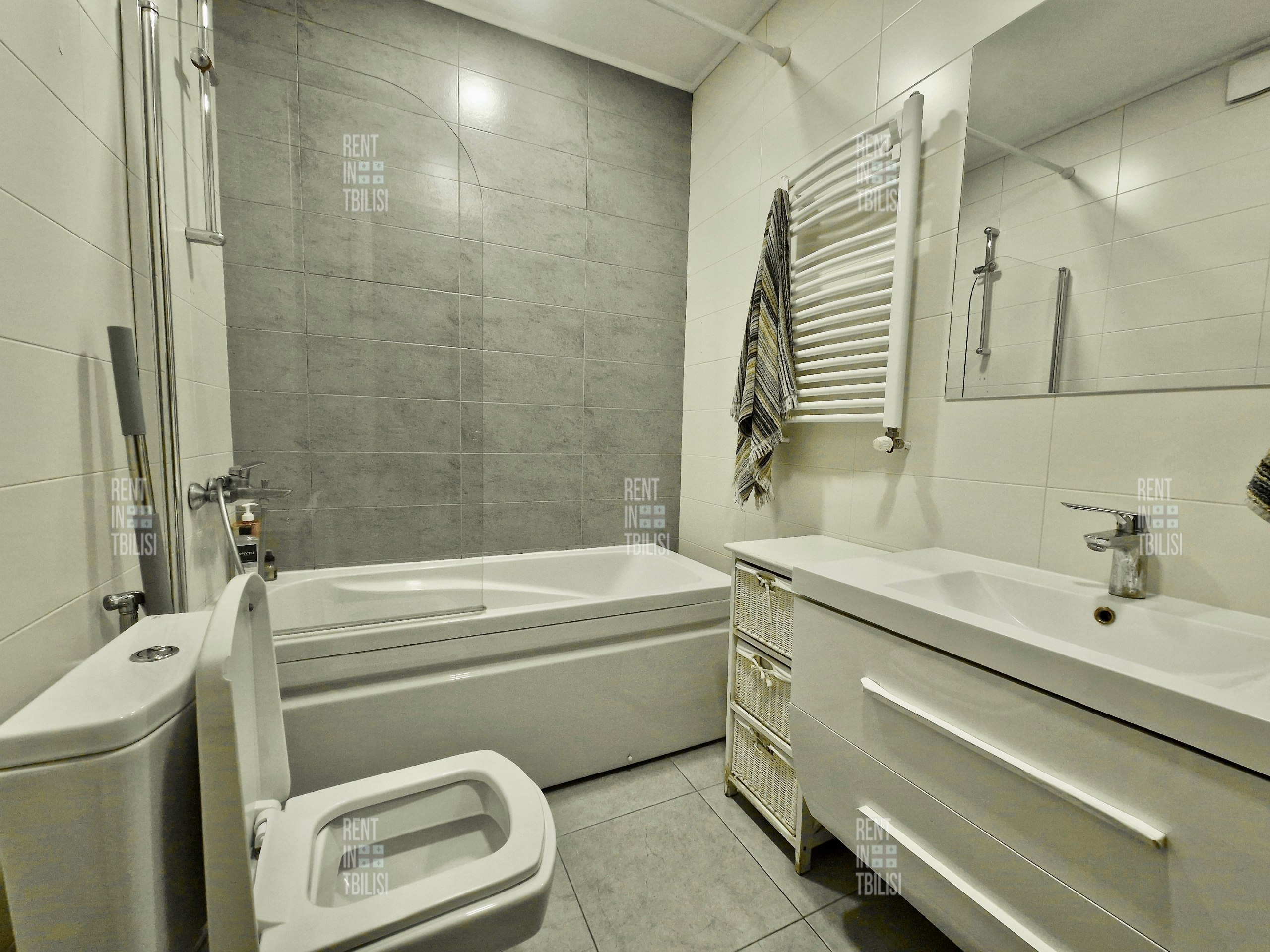2-Bedroom Apartment in Mtatsminda photo 8 of 8