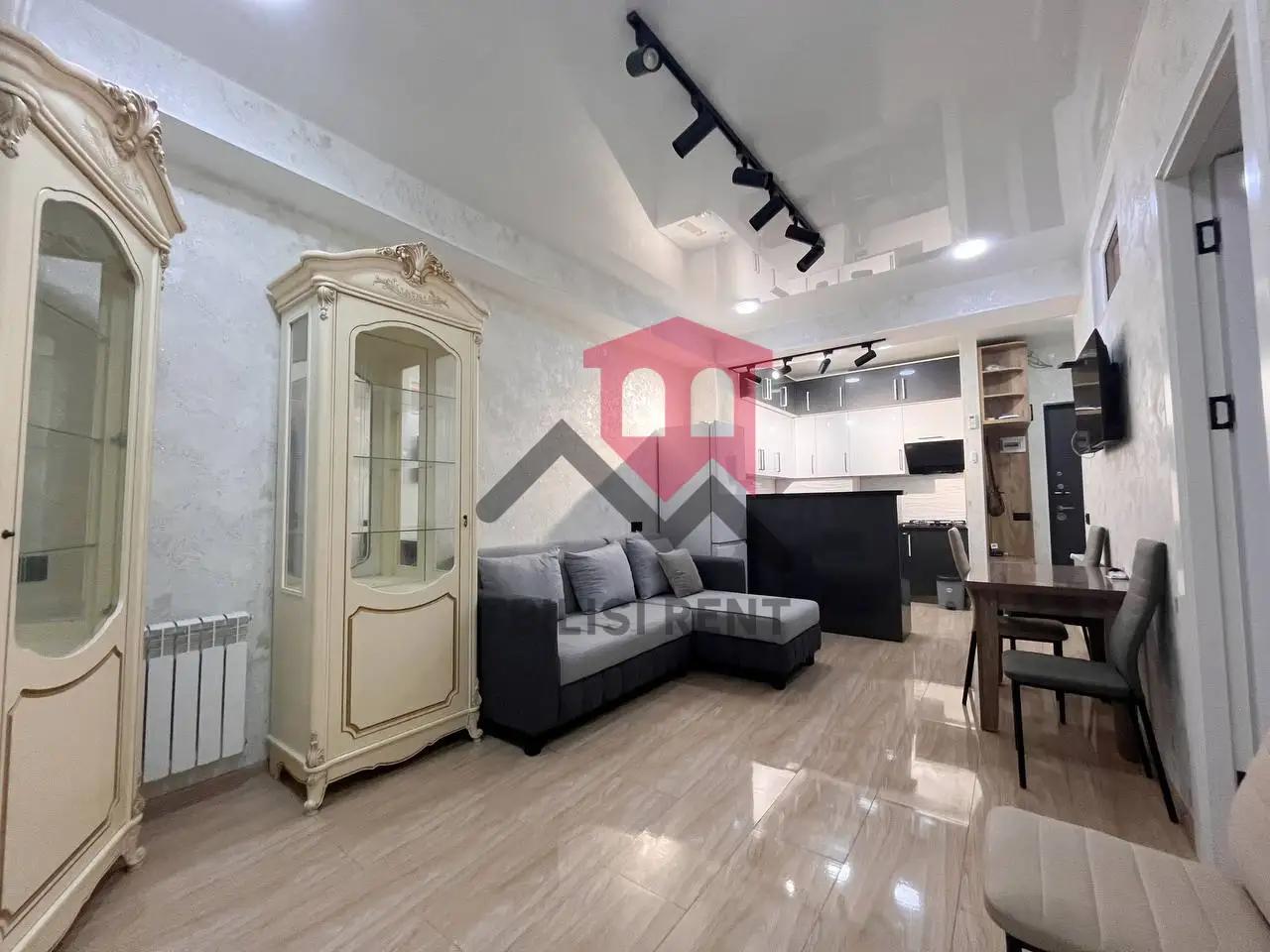 Светлая квартира с двумя спальнями в Чугурети photo 3 of 8